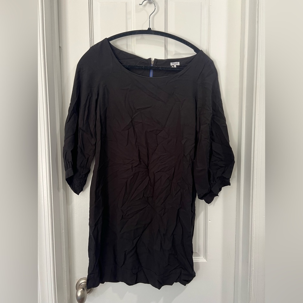 Splendid black dress with bubble sleeves